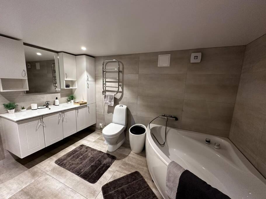 Basement Apartment With Parking Ålesund Εξωτερικό φωτογραφία